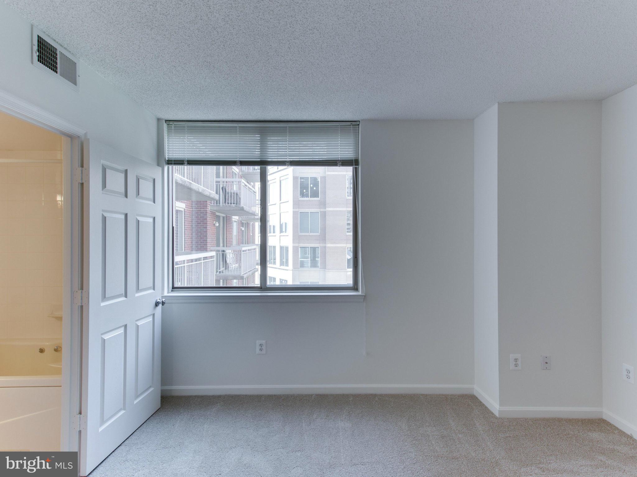 LEXINGTON SQUARE - Residential