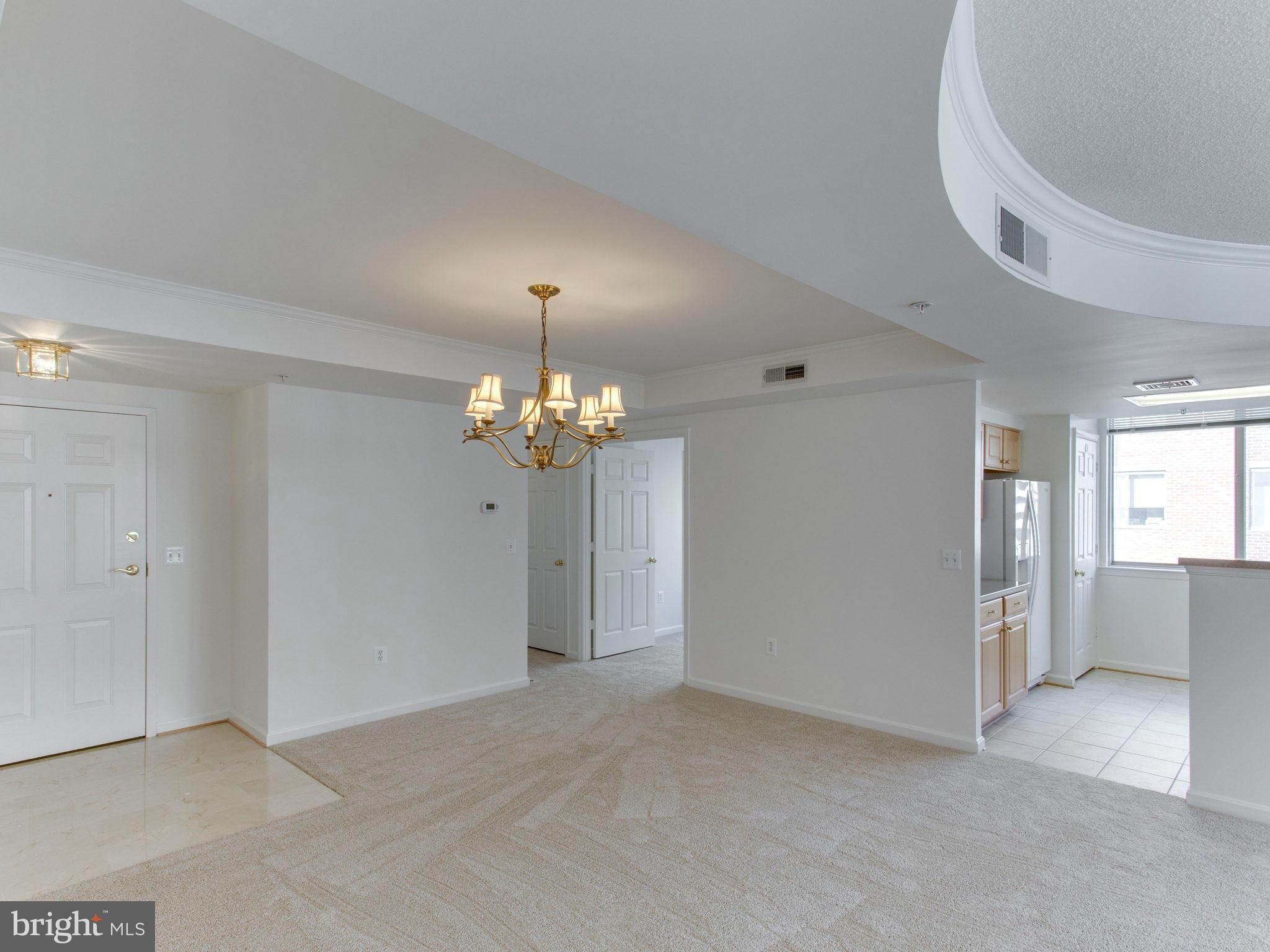 LEXINGTON SQUARE - Residential