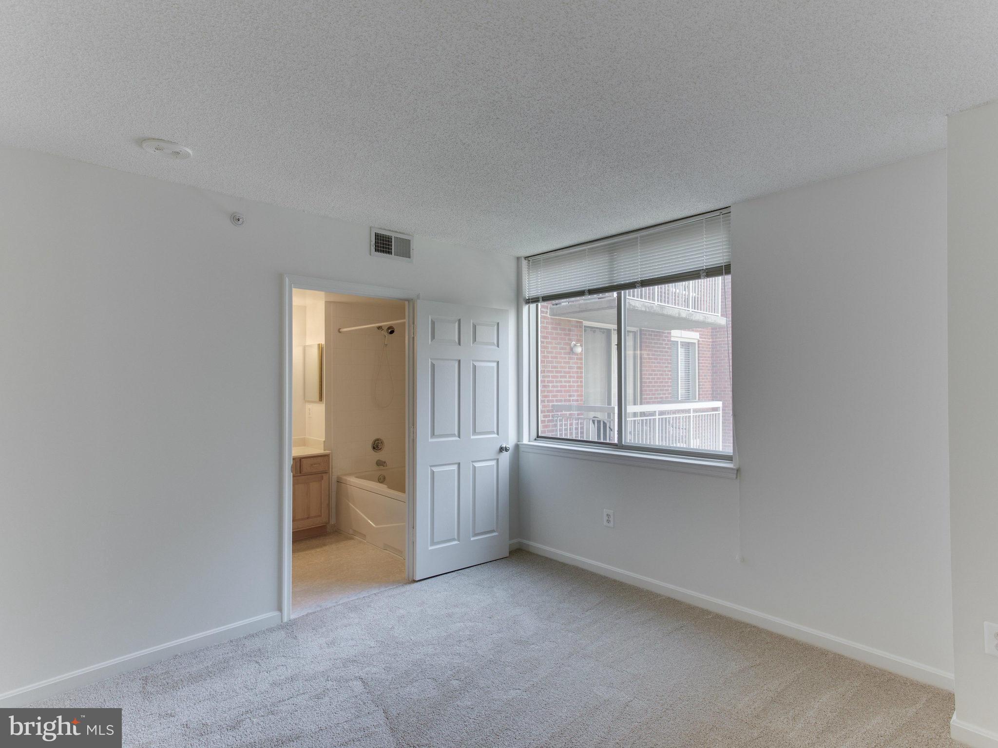 LEXINGTON SQUARE - Residential