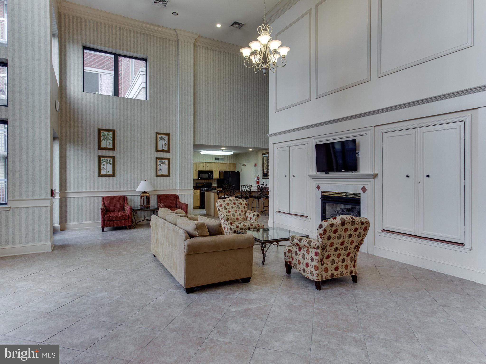 LEXINGTON SQUARE - Residential