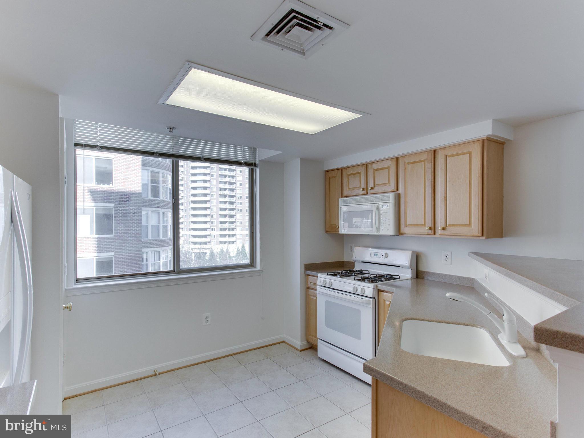 LEXINGTON SQUARE - Residential