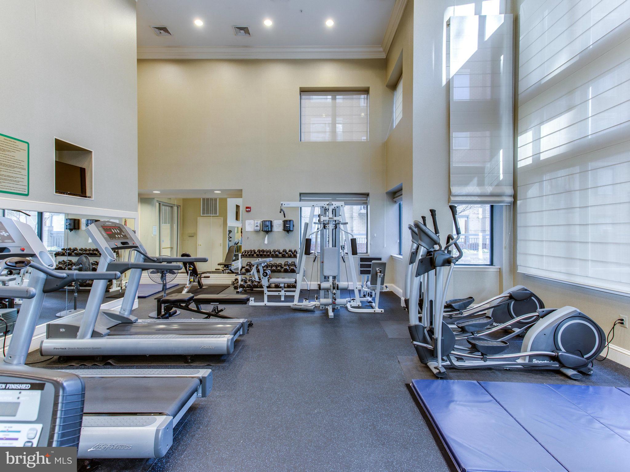 LEXINGTON SQUARE - Residential