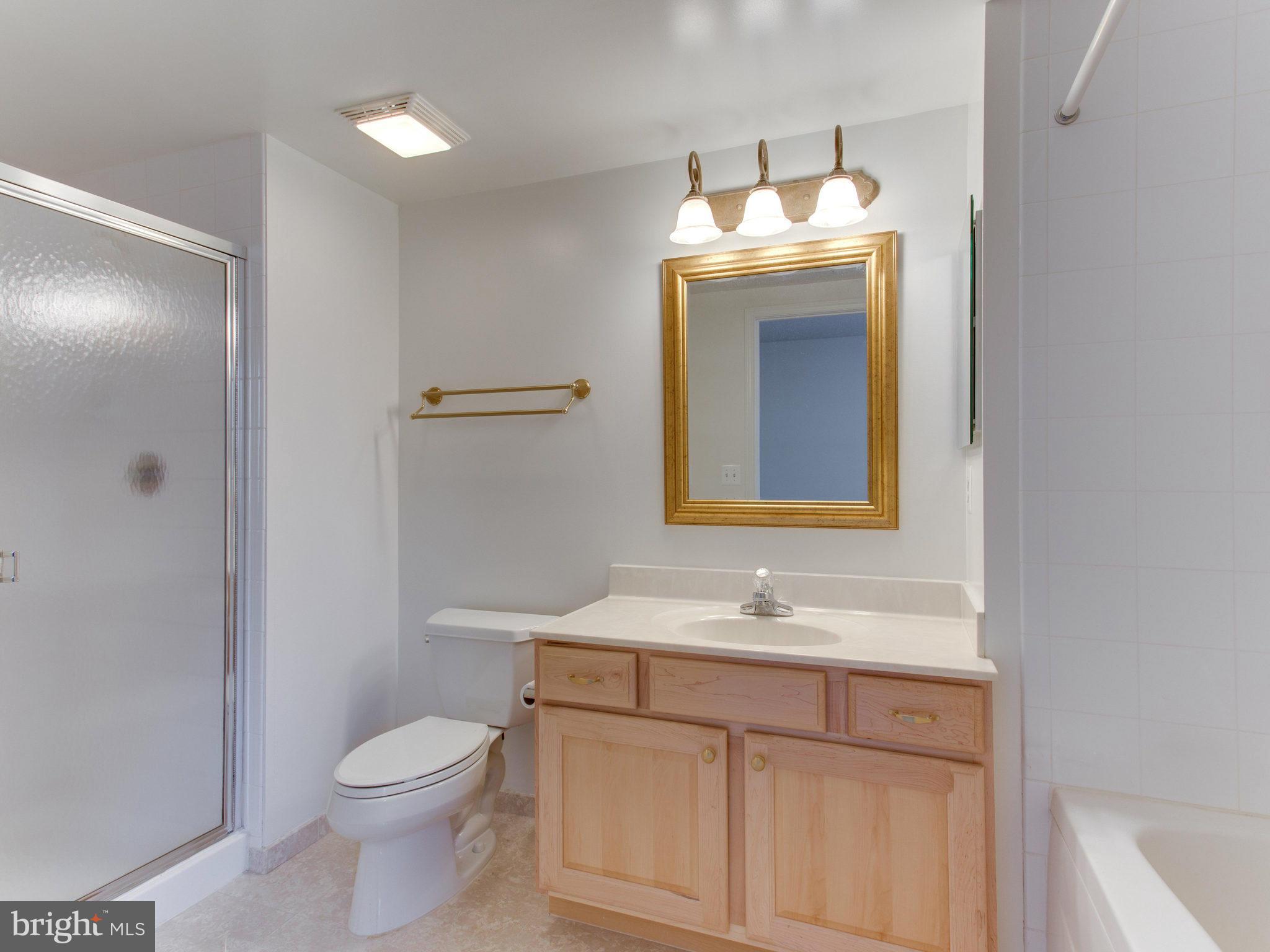 LEXINGTON SQUARE - Residential