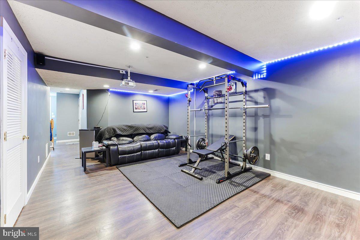 THE COURTS OF MALLORY - Residential