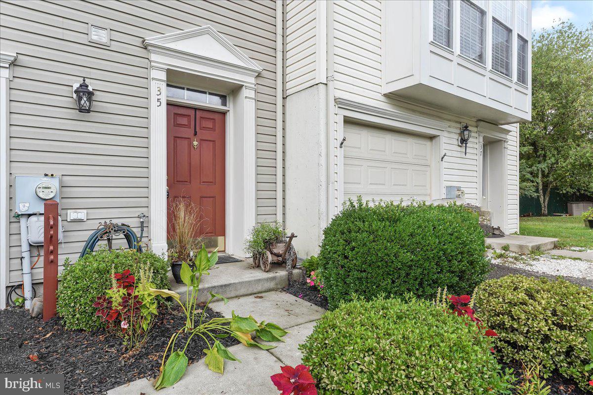 THE COURTS OF MALLORY - Residential