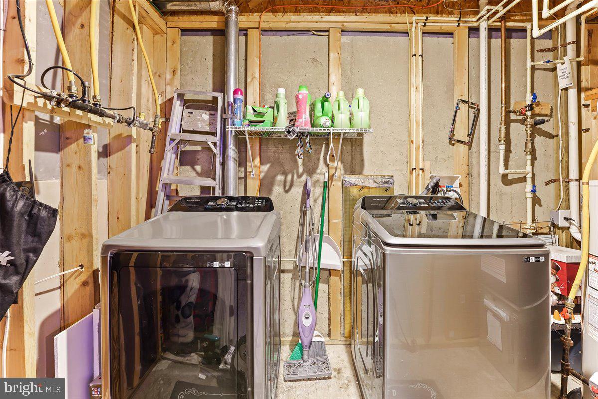 THE COURTS OF MALLORY - Residential