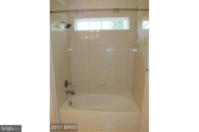 FEATHERSTONE SQUARE - Residential