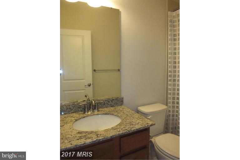 FEATHERSTONE SQUARE - Residential