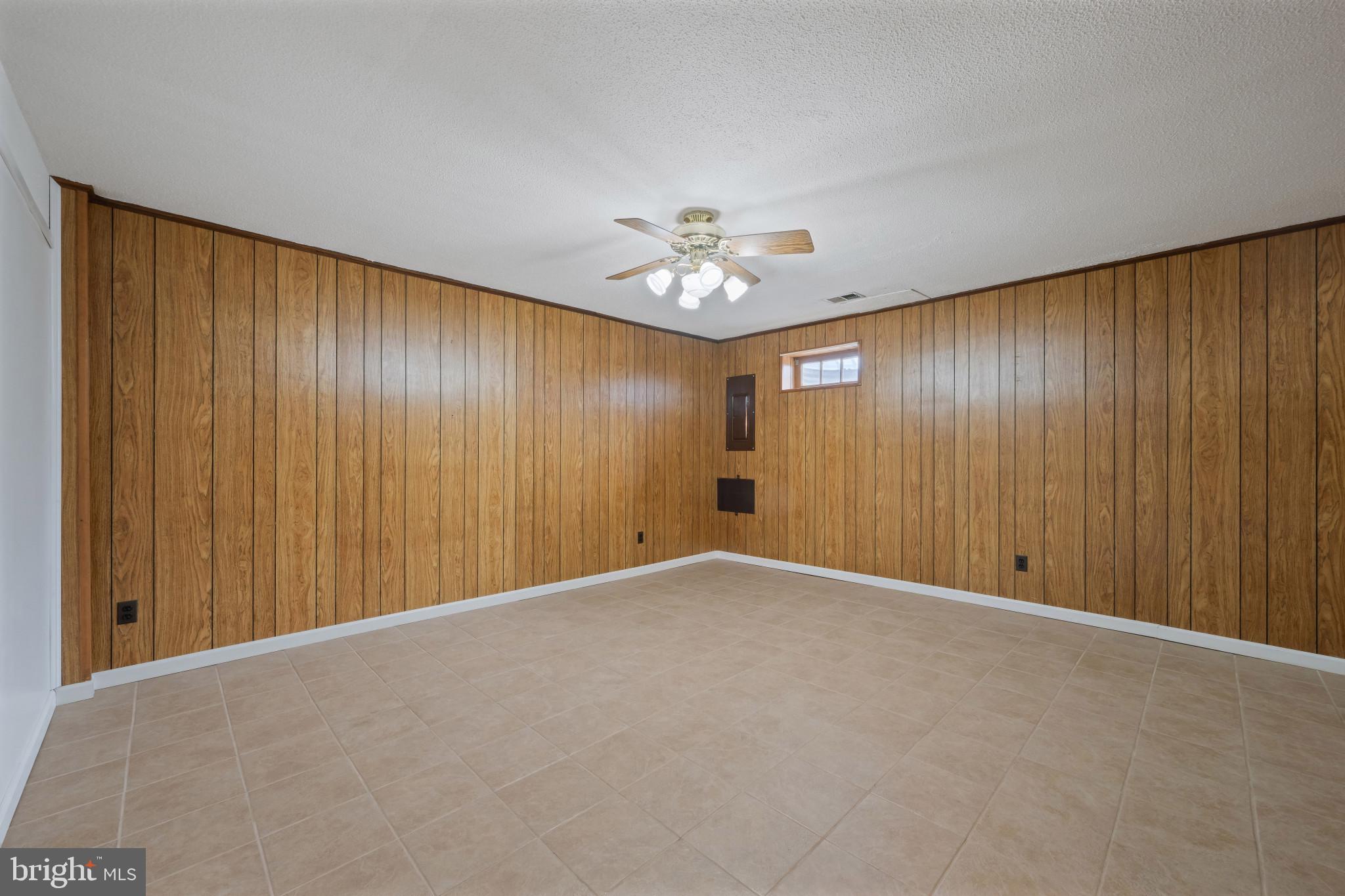 DOUBLE ROCK TOWNHOUSES - Residential