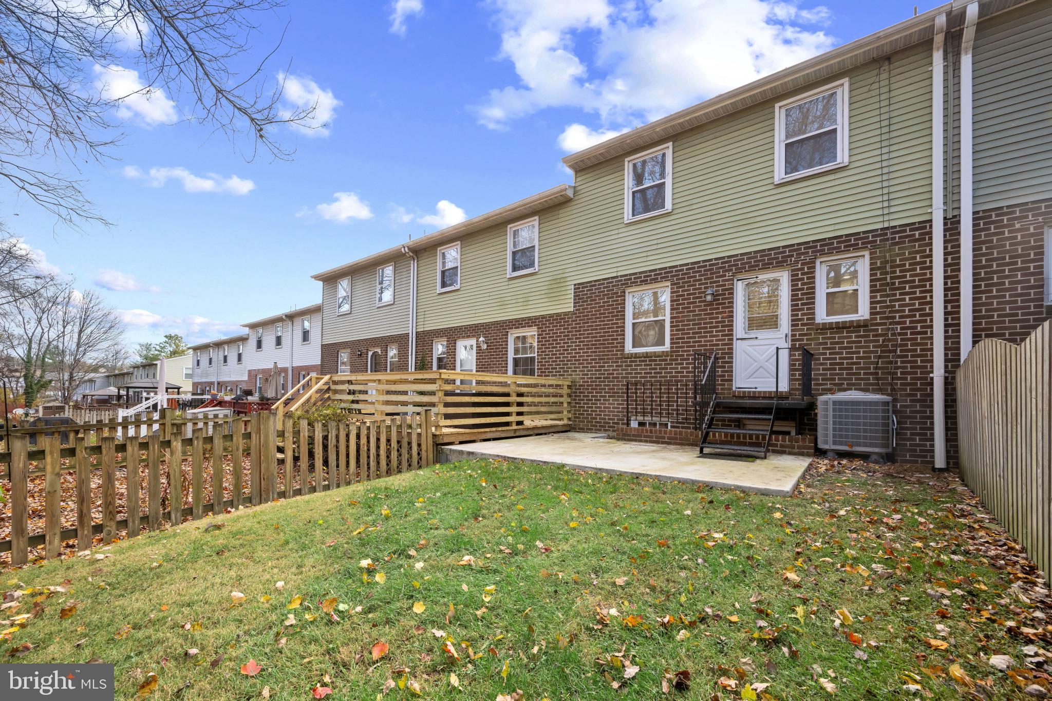DOUBLE ROCK TOWNHOUSES - Residential