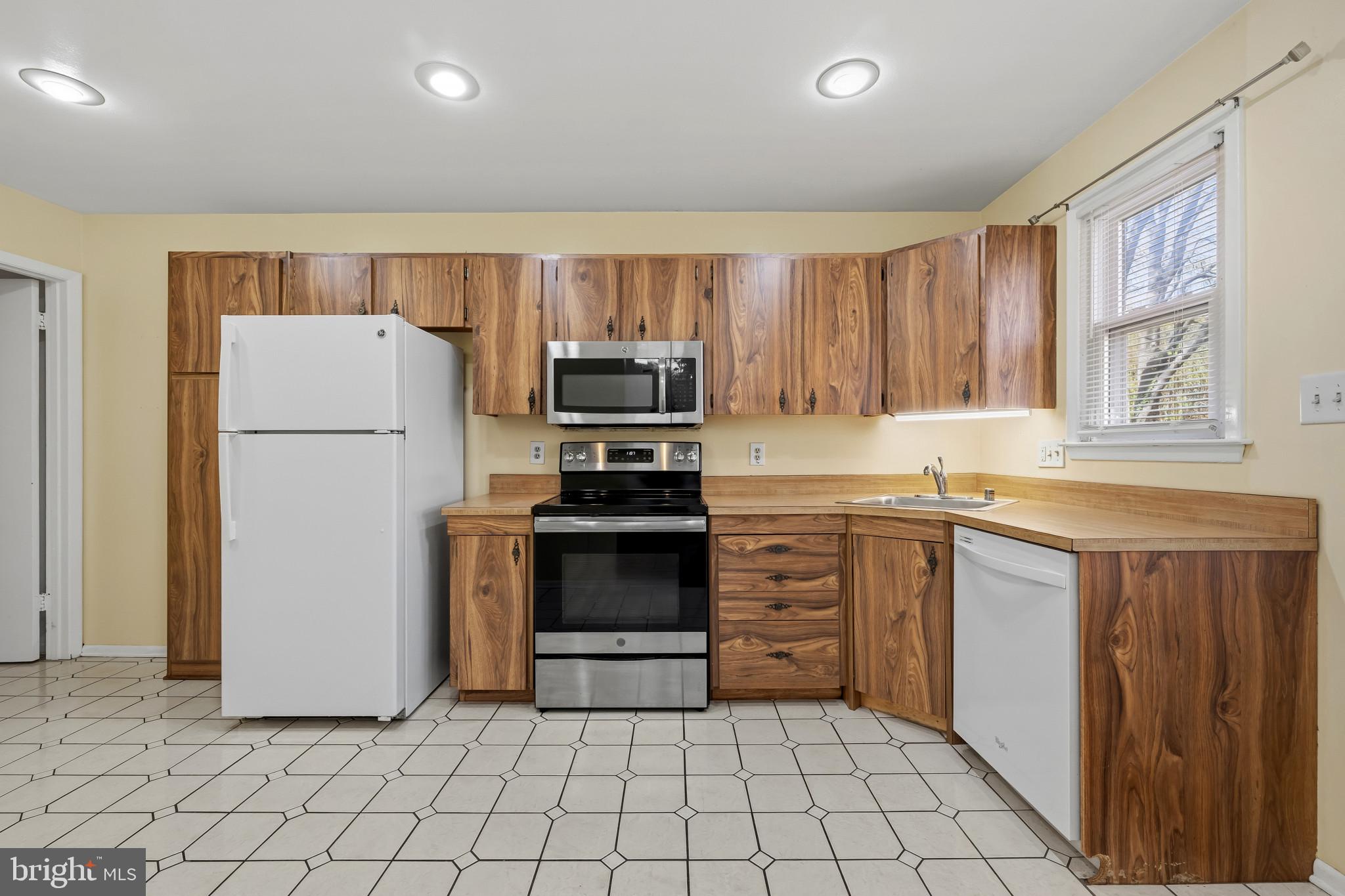 DOUBLE ROCK TOWNHOUSES - Residential