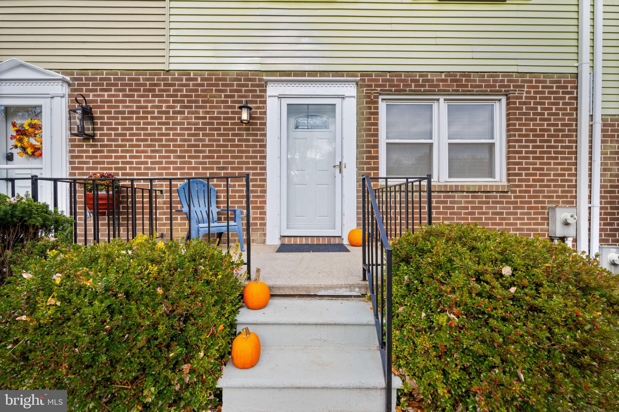 DOUBLE ROCK TOWNHOUSES - Residential