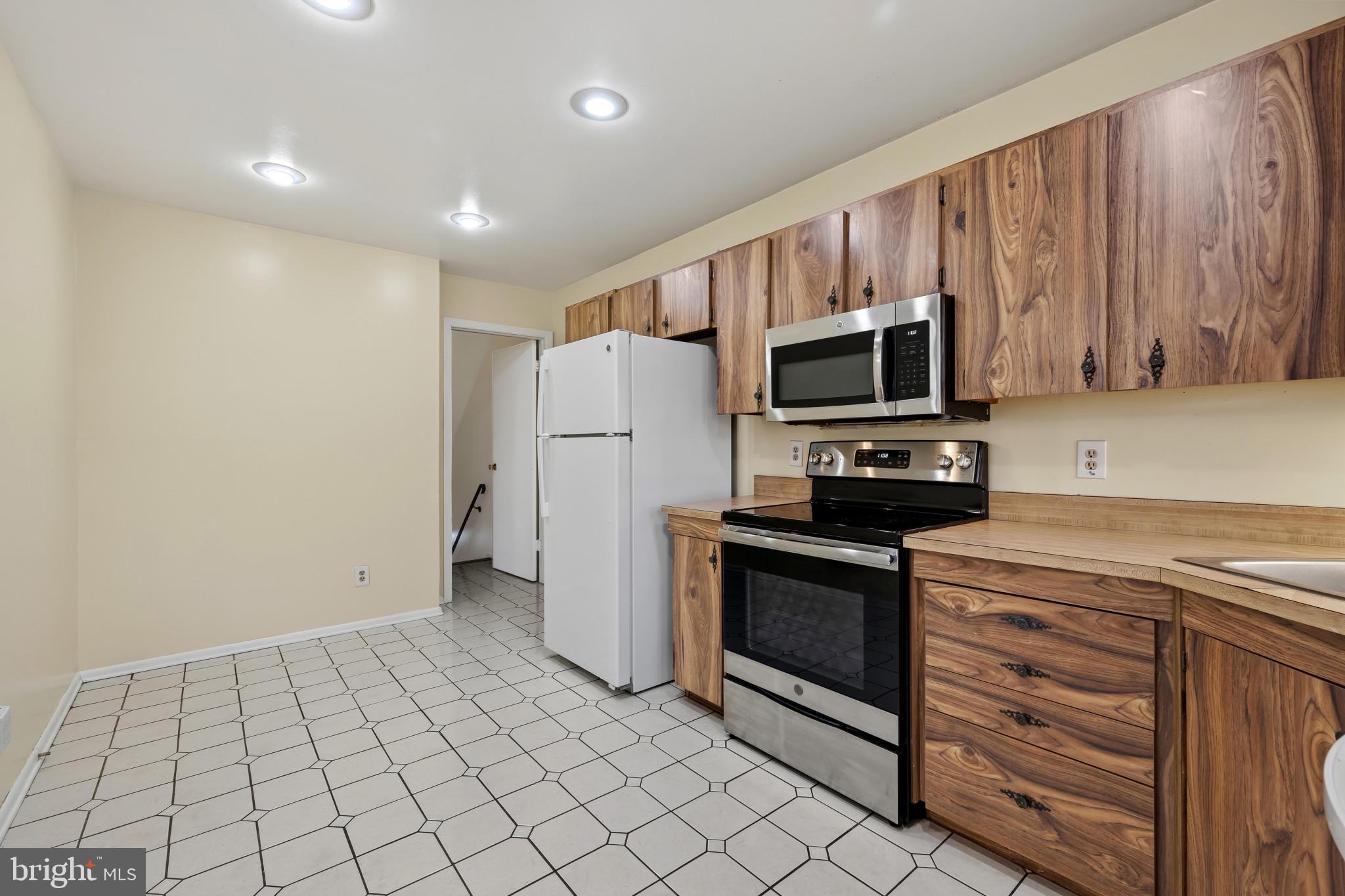 DOUBLE ROCK TOWNHOUSES - Residential