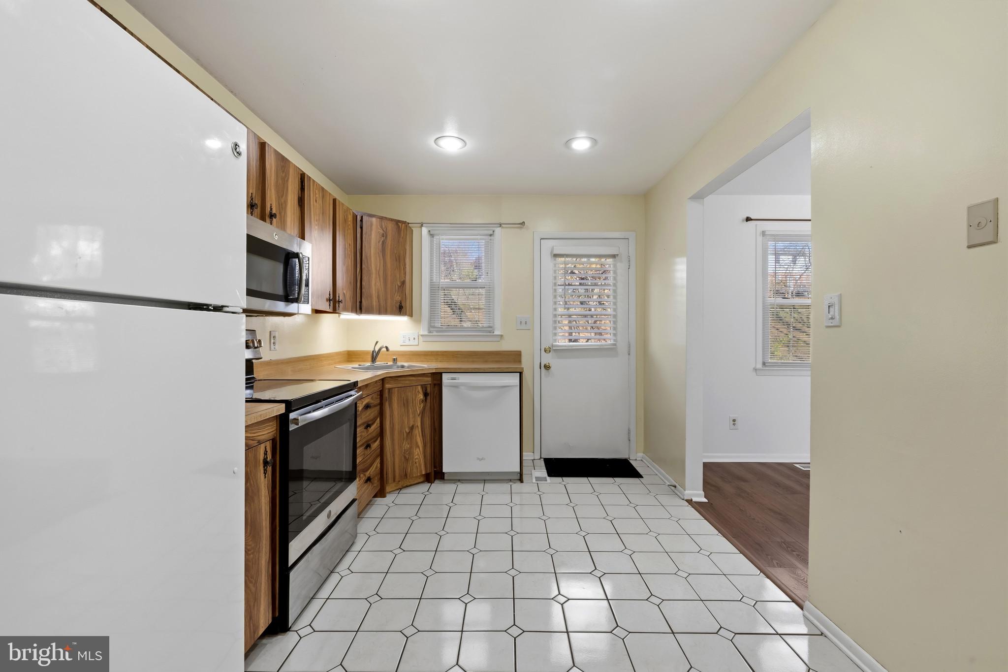 DOUBLE ROCK TOWNHOUSES - Residential