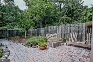 TOWNES OF MOOREFIELD - Residential Lease