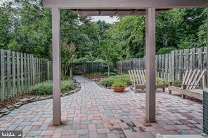 TOWNES OF MOOREFIELD - Residential Lease