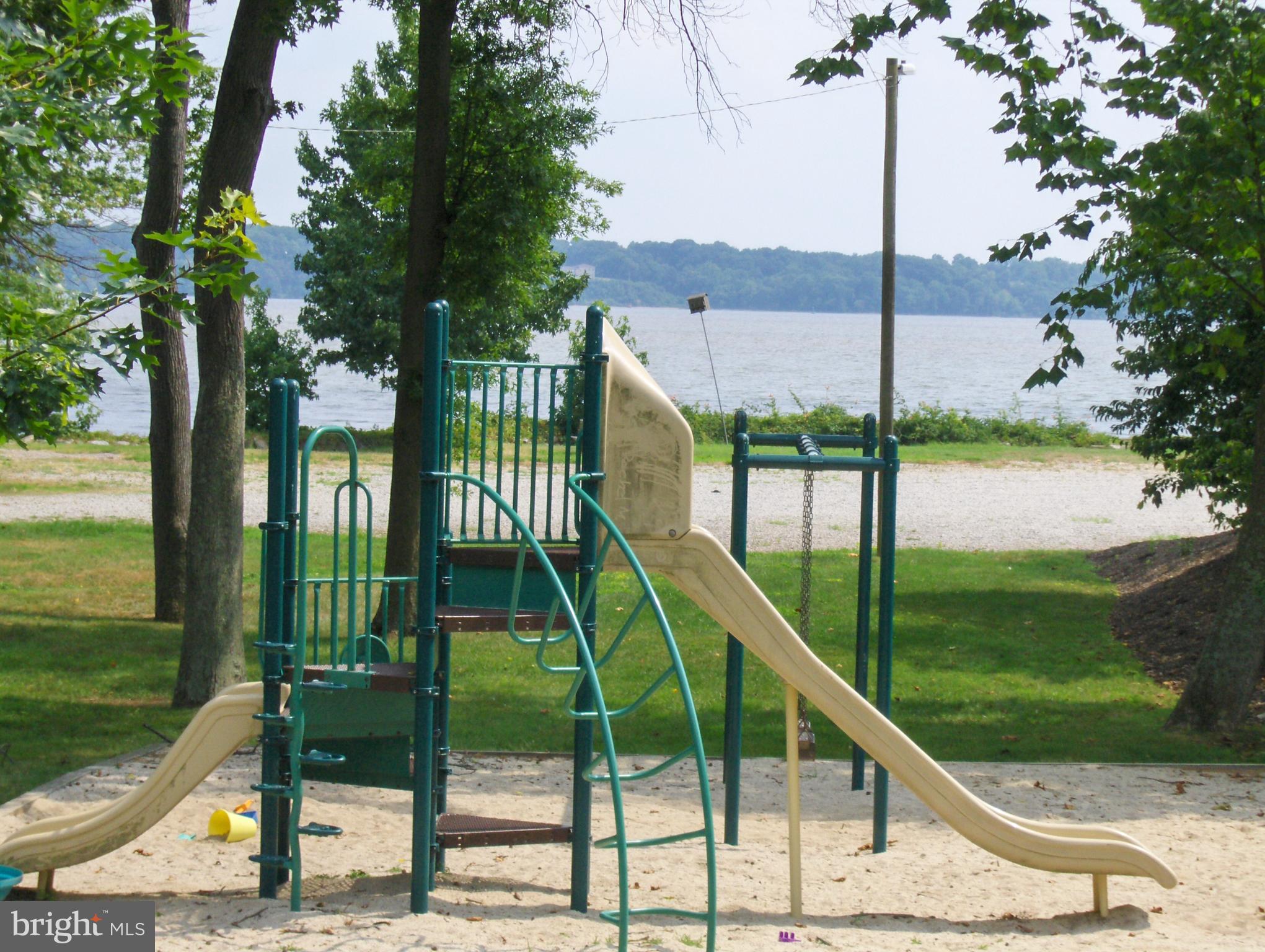 HALLOWING POINT RIVER ESTATES - Residential