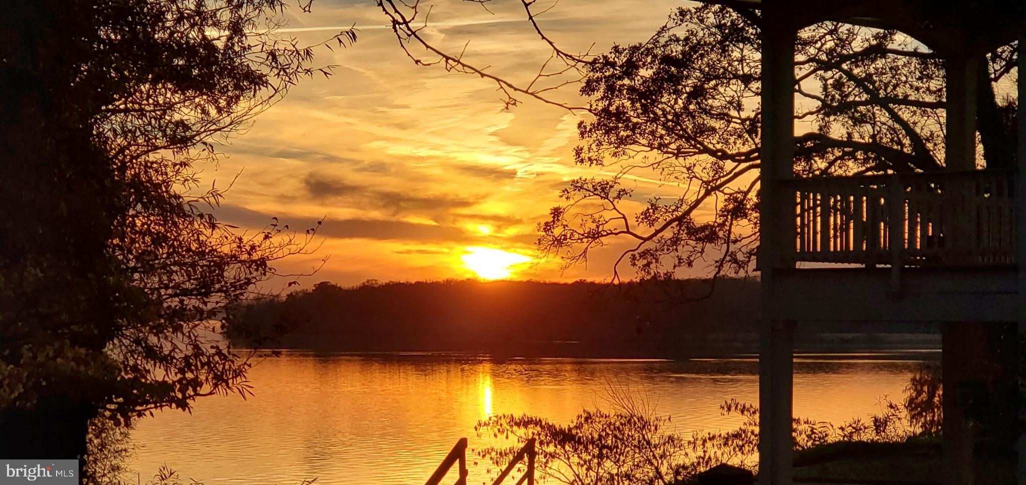 HALLOWING POINT RIVER ESTATES - Residential