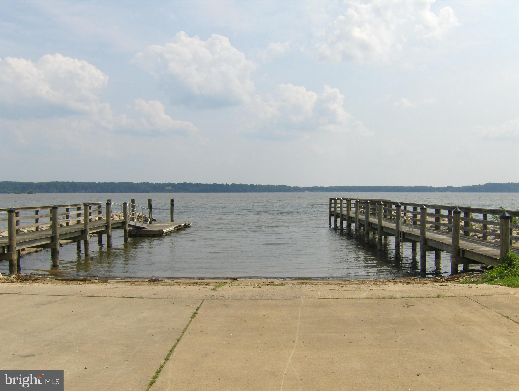 HALLOWING POINT RIVER ESTATES - Residential