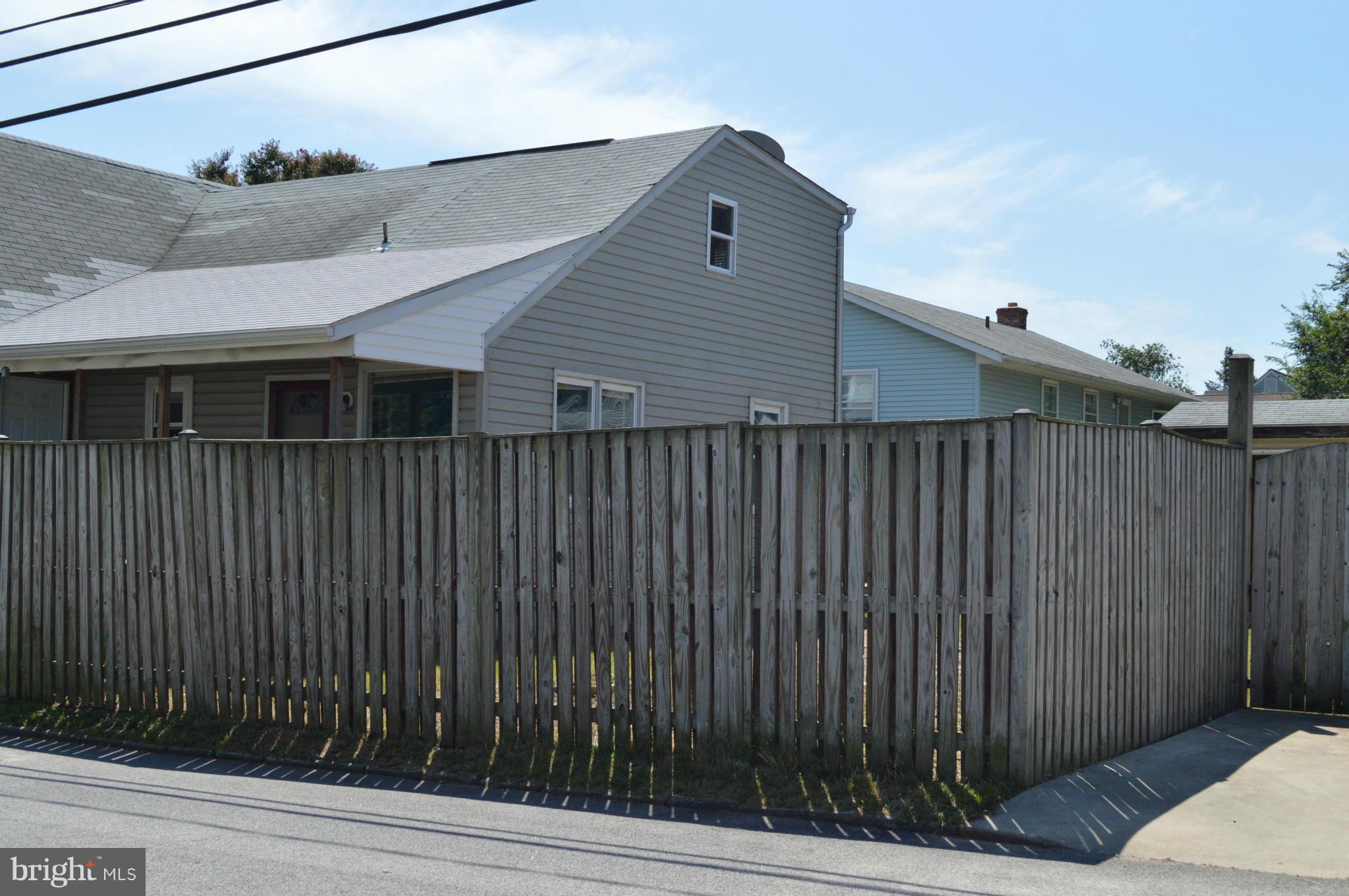 RIVIERA BEACH - Residential