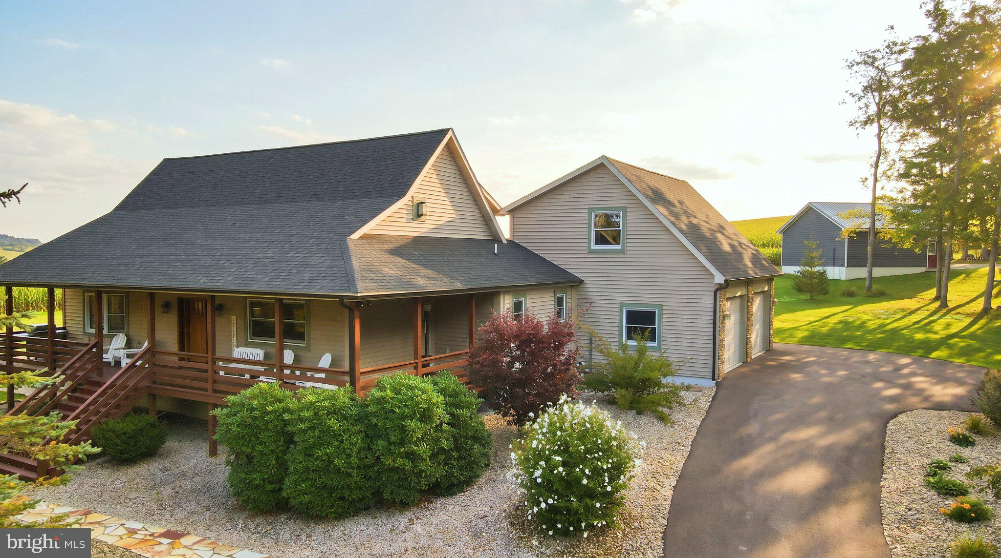 607 PIN OAK CIRCLE