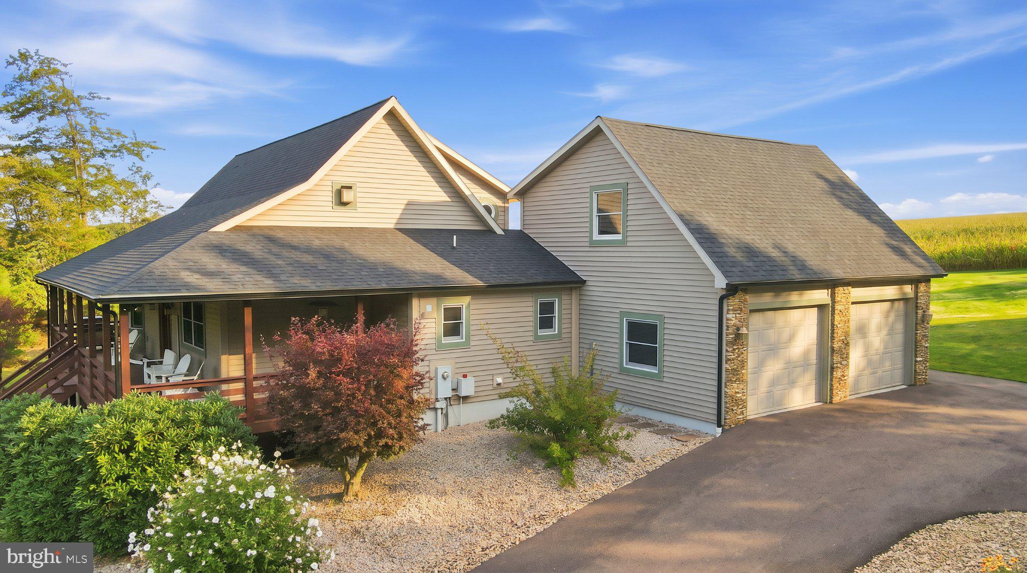 607 PIN OAK CIRCLE