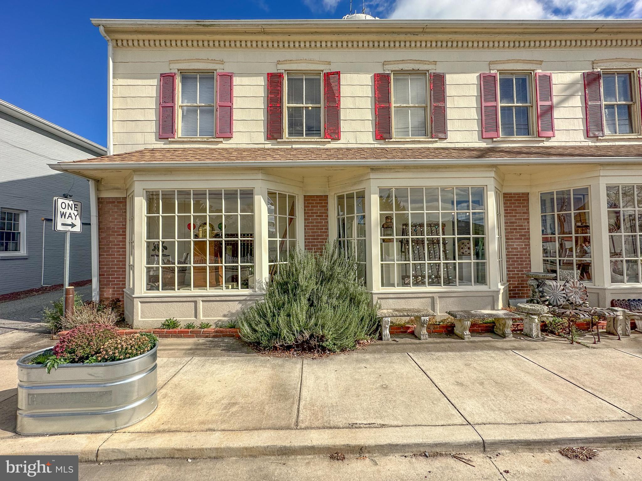 GALENA - Commercial Sale