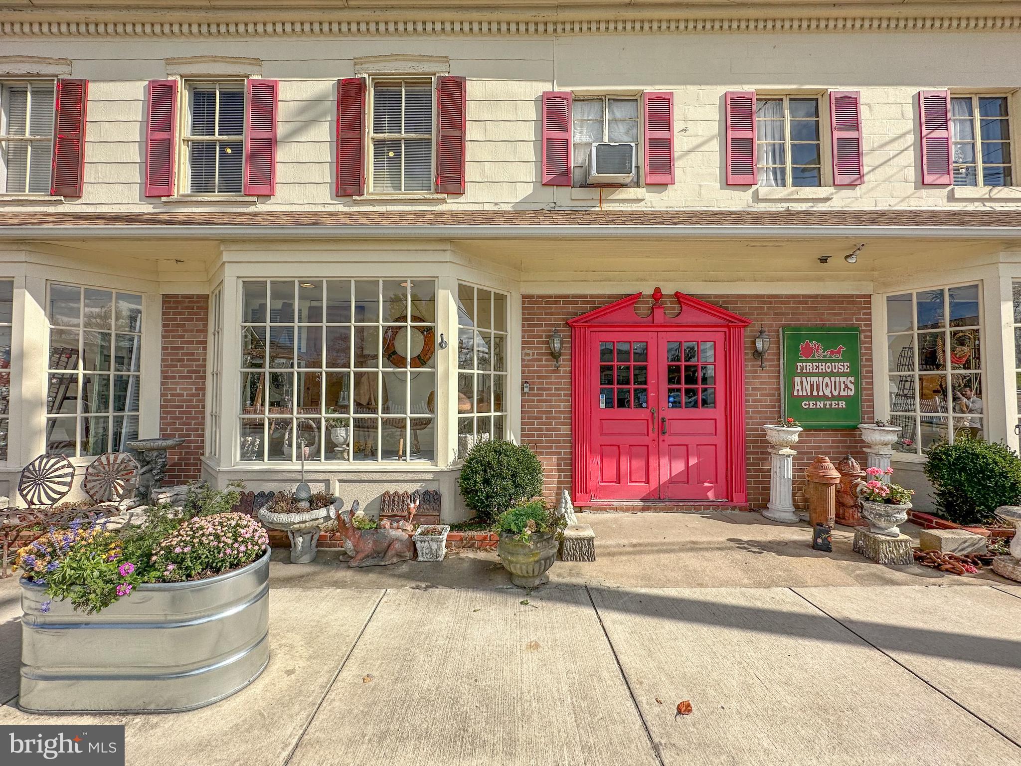 GALENA - Commercial Sale