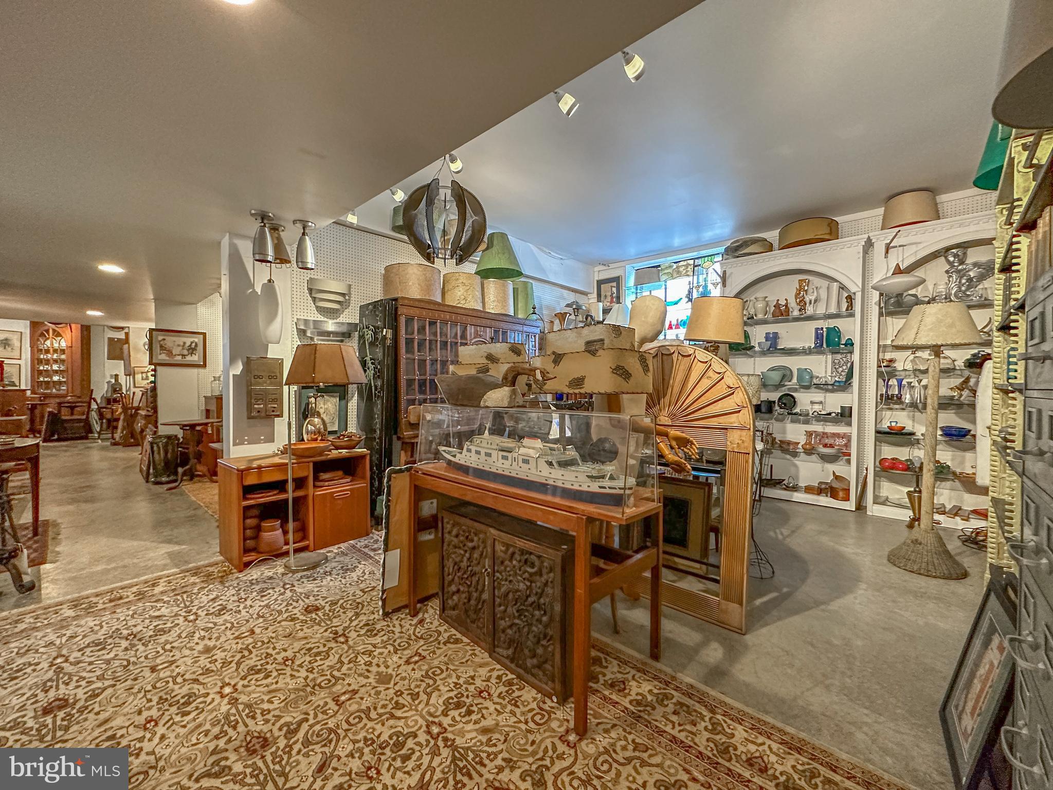 GALENA - Commercial Sale