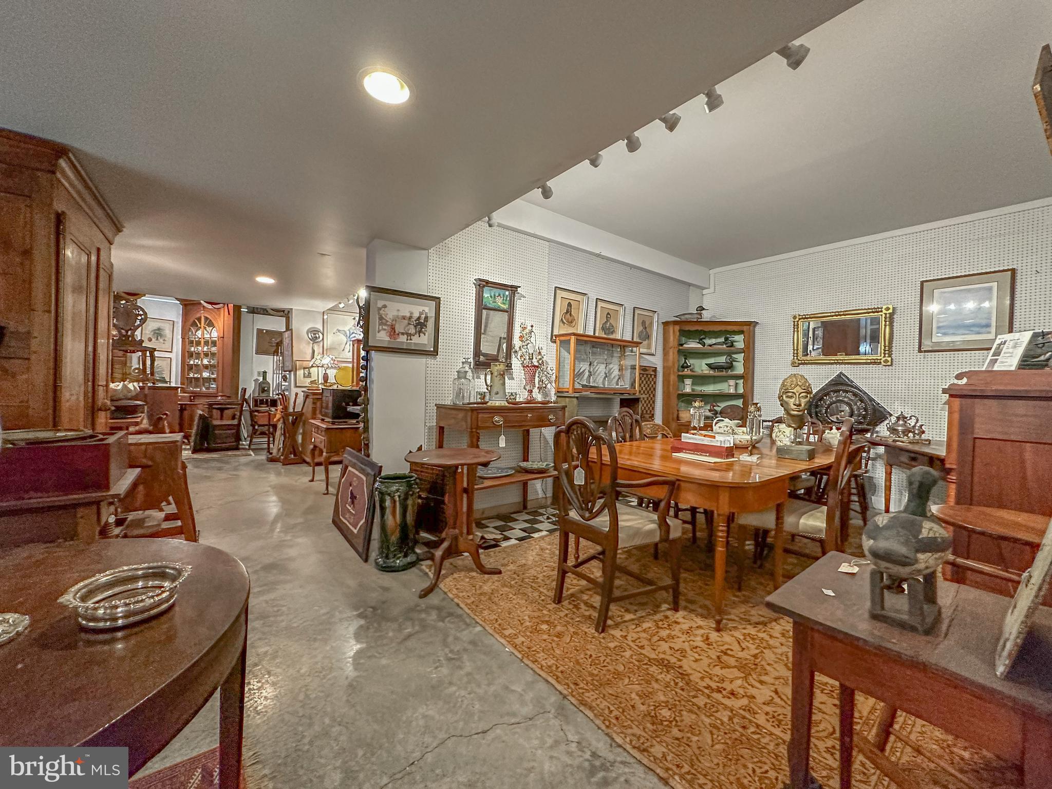 GALENA - Commercial Sale