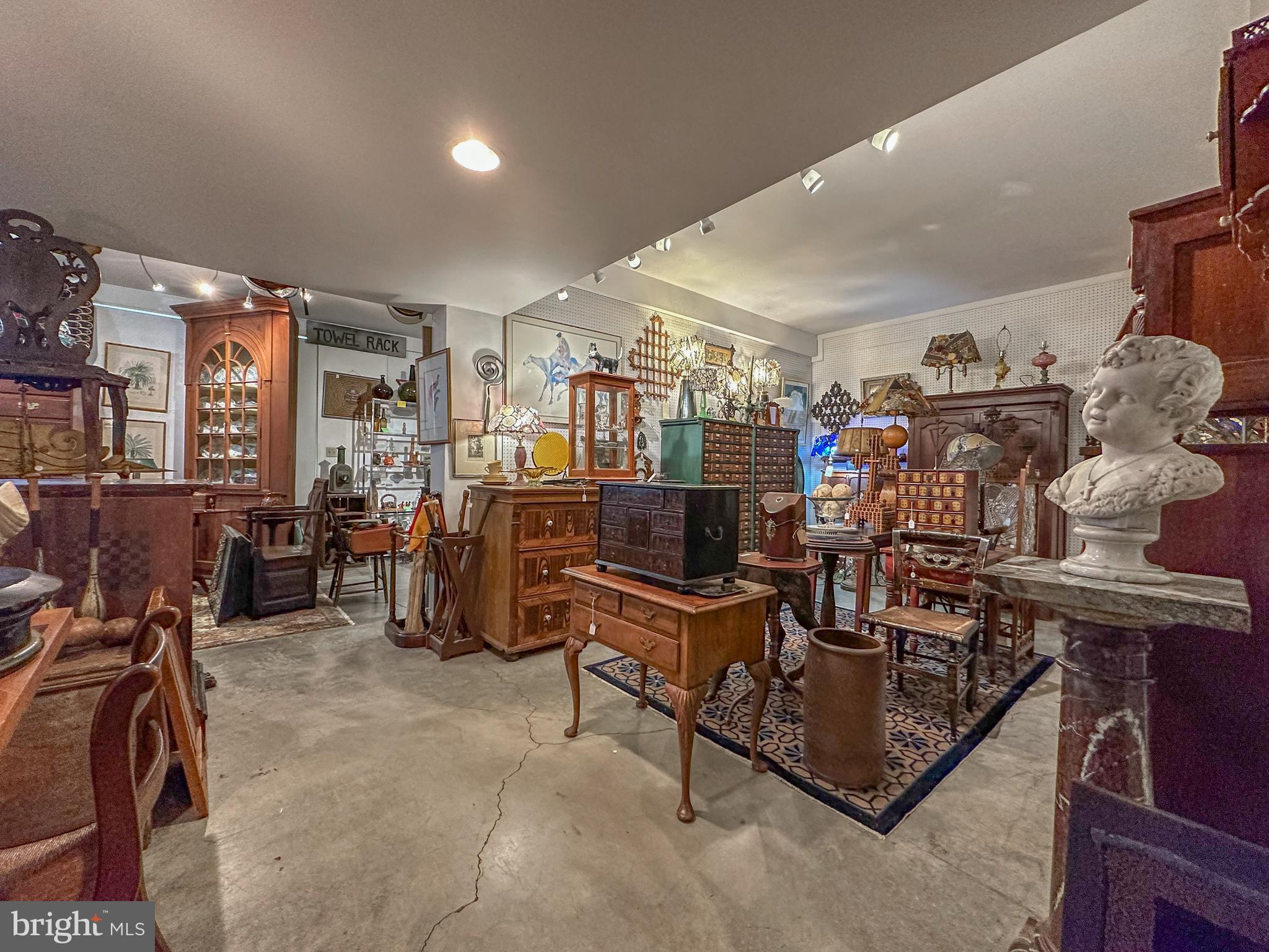 GALENA - Commercial Sale