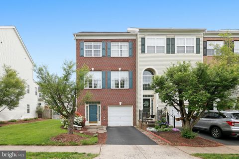 Photo of 12886 Wishing Well Way, BRISTOW, VA 20136 (MLS # VAPW2118086)