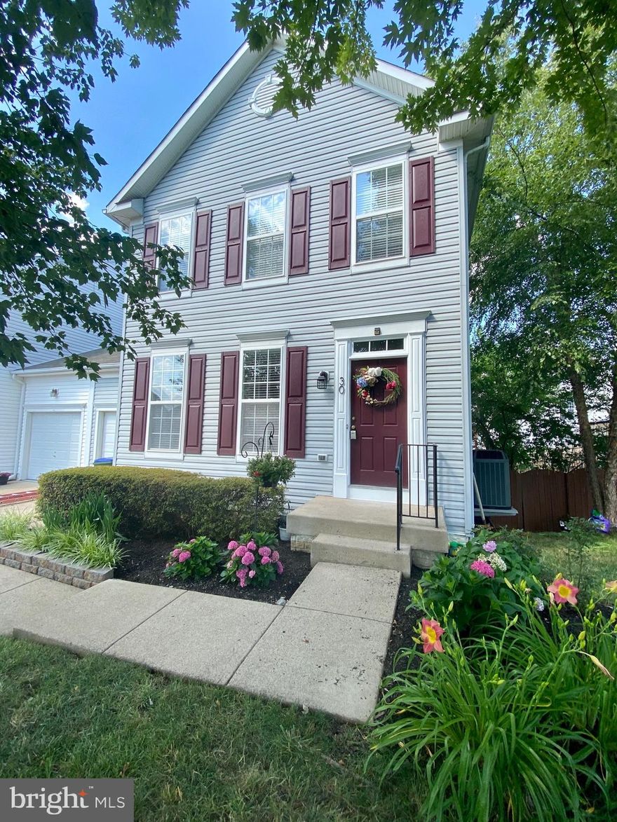 This beautifully maintained 4 bedroom, 3.5 bathroom home with fully finished walk out basement. The basement has a bedroom and full bathroom and rec room opening out onto a stamped concrete patio and fully fenced back yard.Hardwood floors on the main level, family room with built in shelves, dining area, living room with gas fireplace off the the open concept kitchen area opening onto large rear deck. 3 large bedrooms upstairs with vaulted ceilings. Huge walk in closet and updated master bathroom. 1 car garage. Only minutes to schools, grocery stores, restaurants, coffee shops, microbrewery, Quantico and much more!