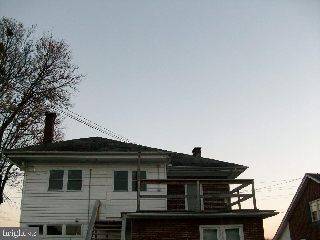 2nd floor, 2 BR apartment in A/C School District. $800/month-1 yr lease, $800 security deposit (no pets/no smoking), heat included. Washer/Dryer, Refrigerator included. Credit (current) report required. Apt entrance in rear, no attic or garage use. Off street parking.