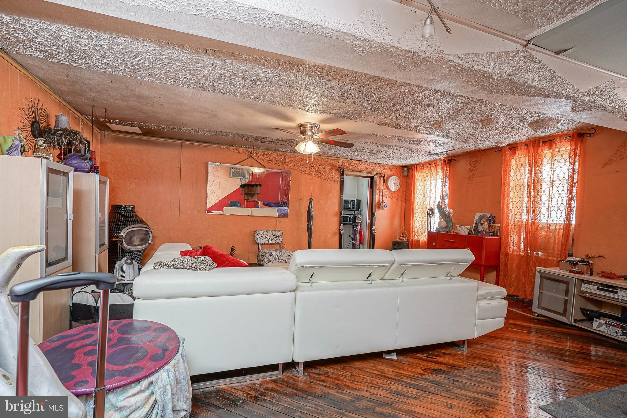 2416 E SERGEANT STREET 22