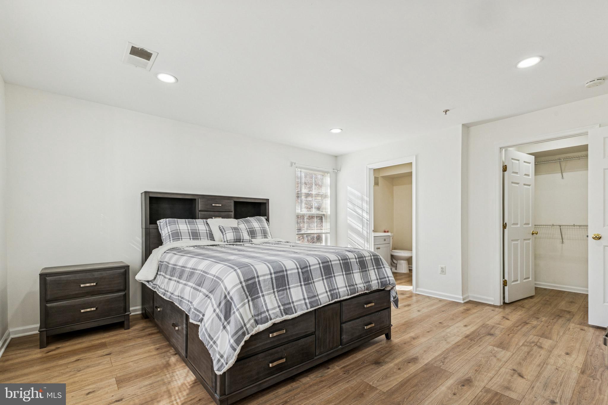 SOUTH MEADOWS - Residential