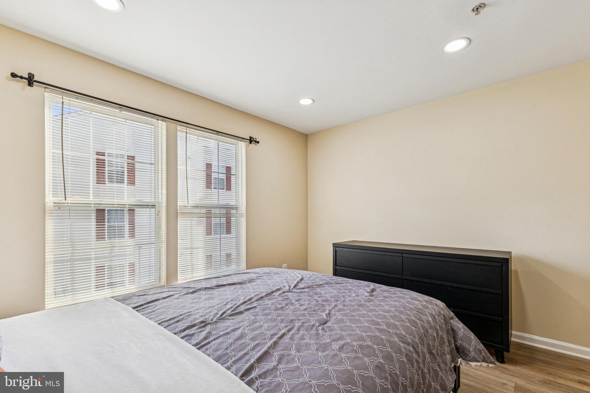 SOUTH MEADOWS - Residential