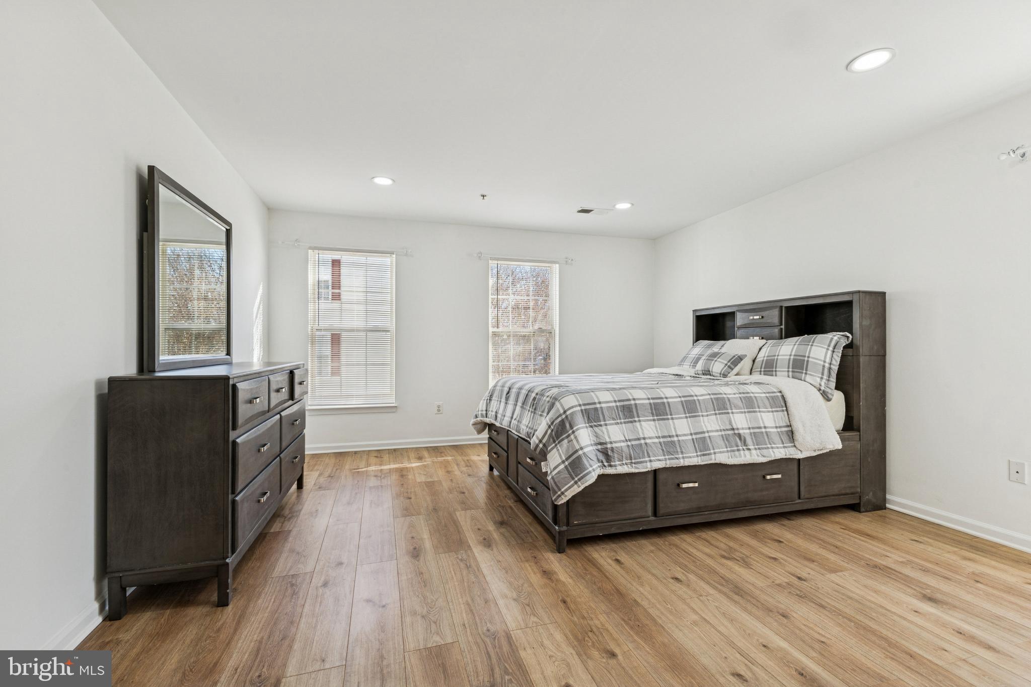 SOUTH MEADOWS - Residential