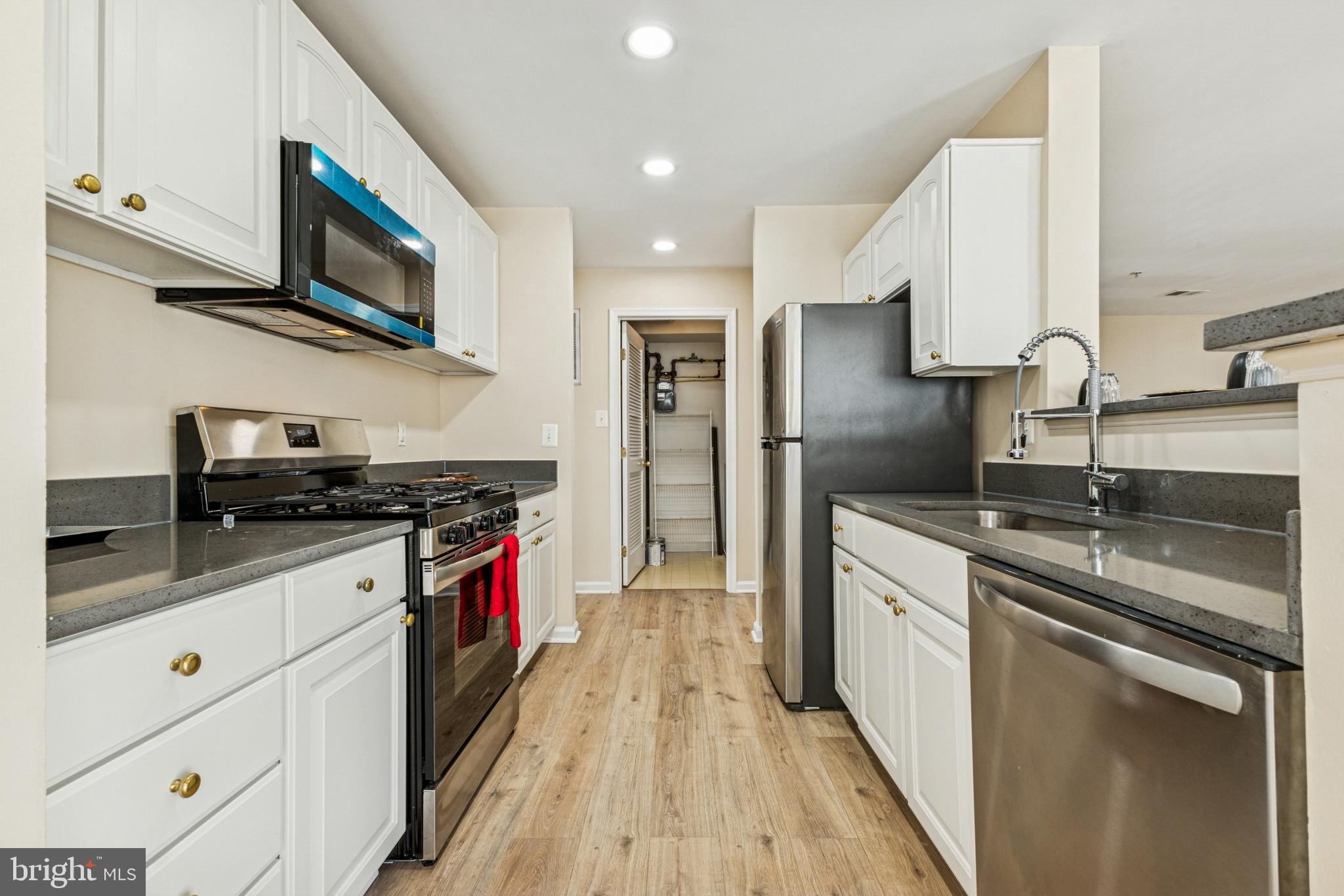 SOUTH MEADOWS - Residential