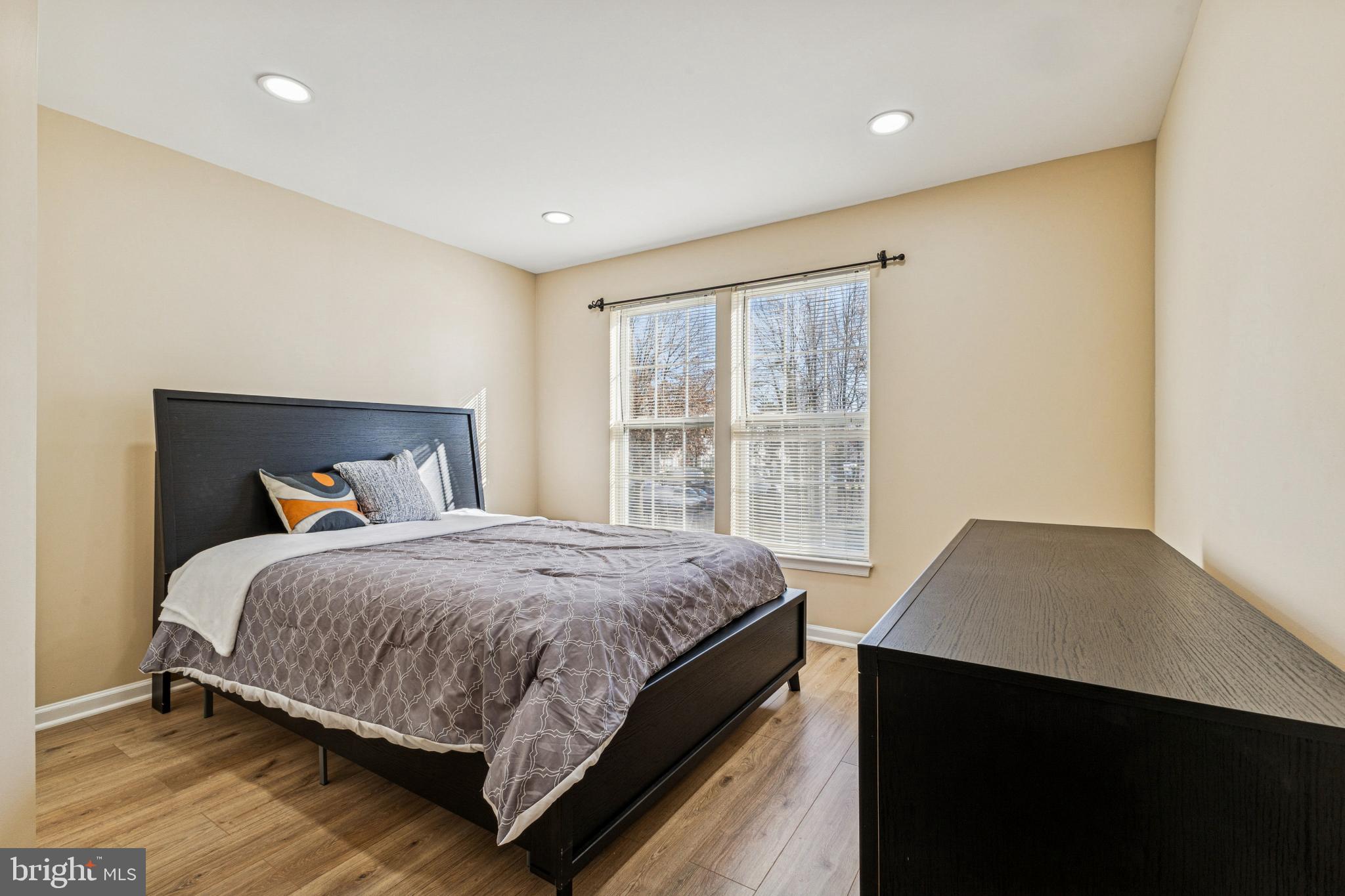 SOUTH MEADOWS - Residential