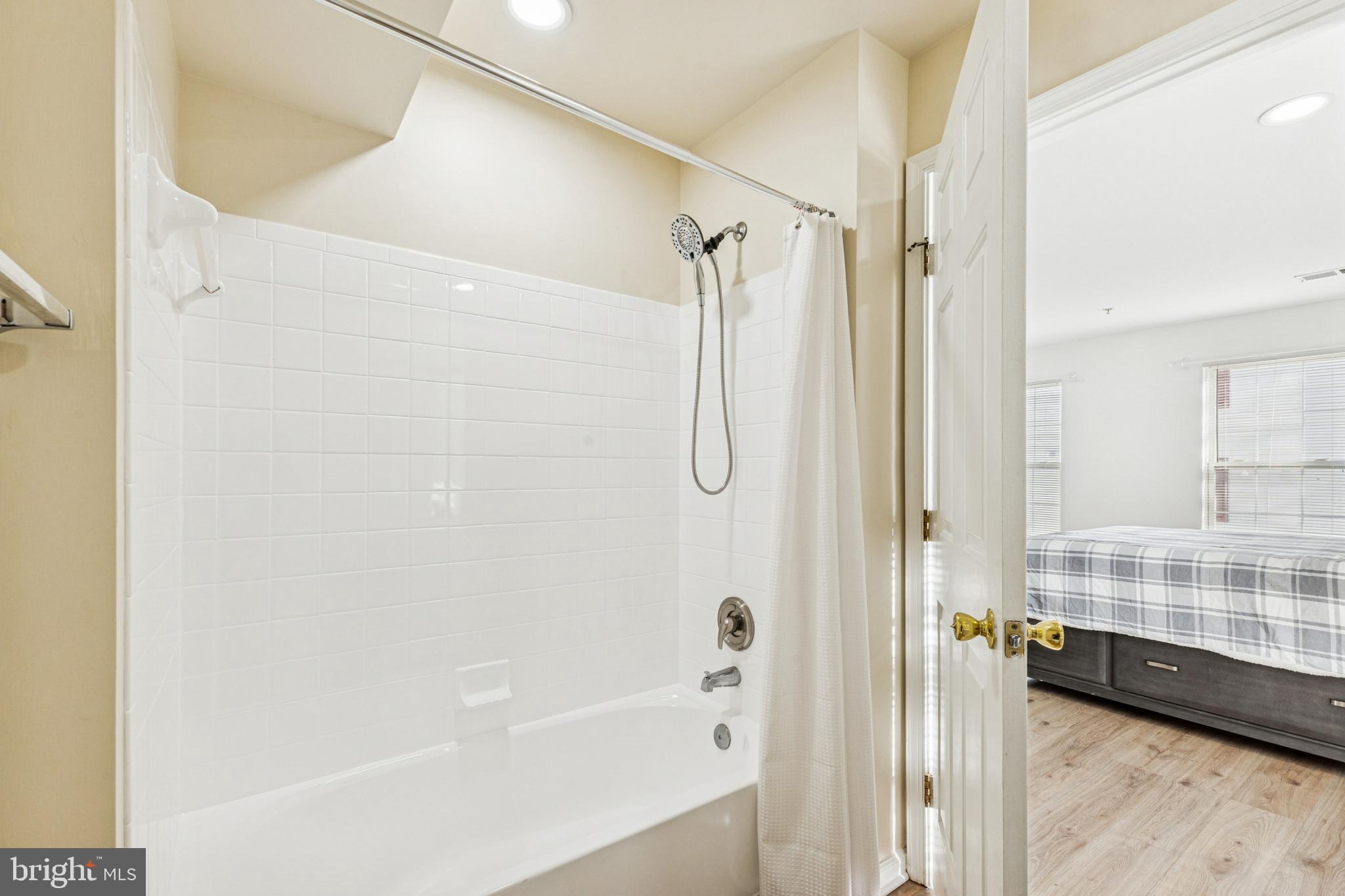 SOUTH MEADOWS - Residential