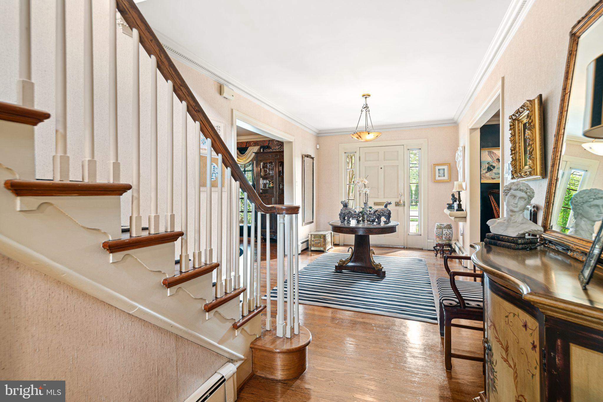 902 WARWICK ROAD
