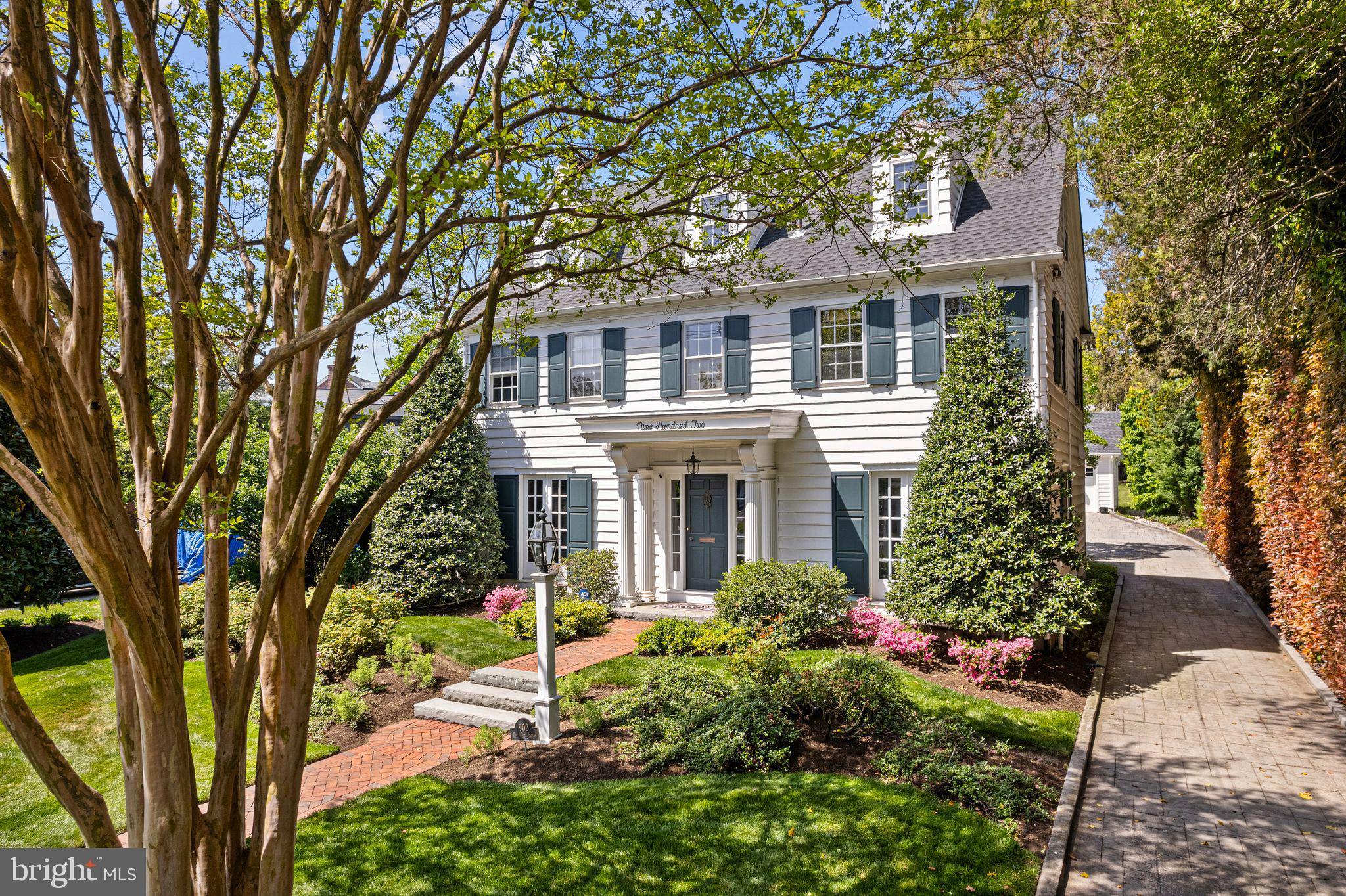 902 WARWICK ROAD