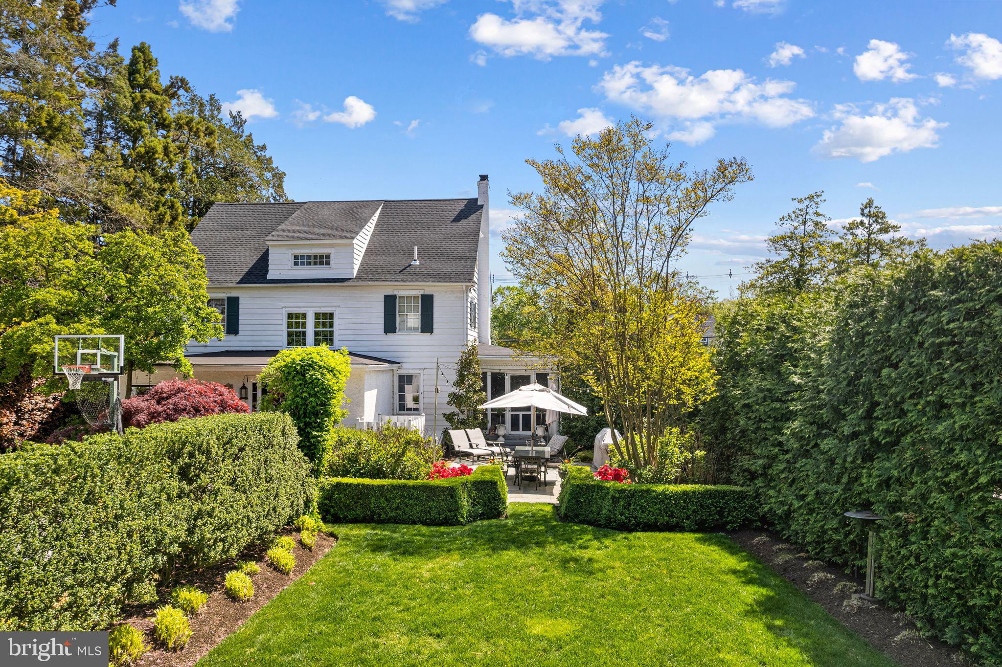 902 WARWICK ROAD