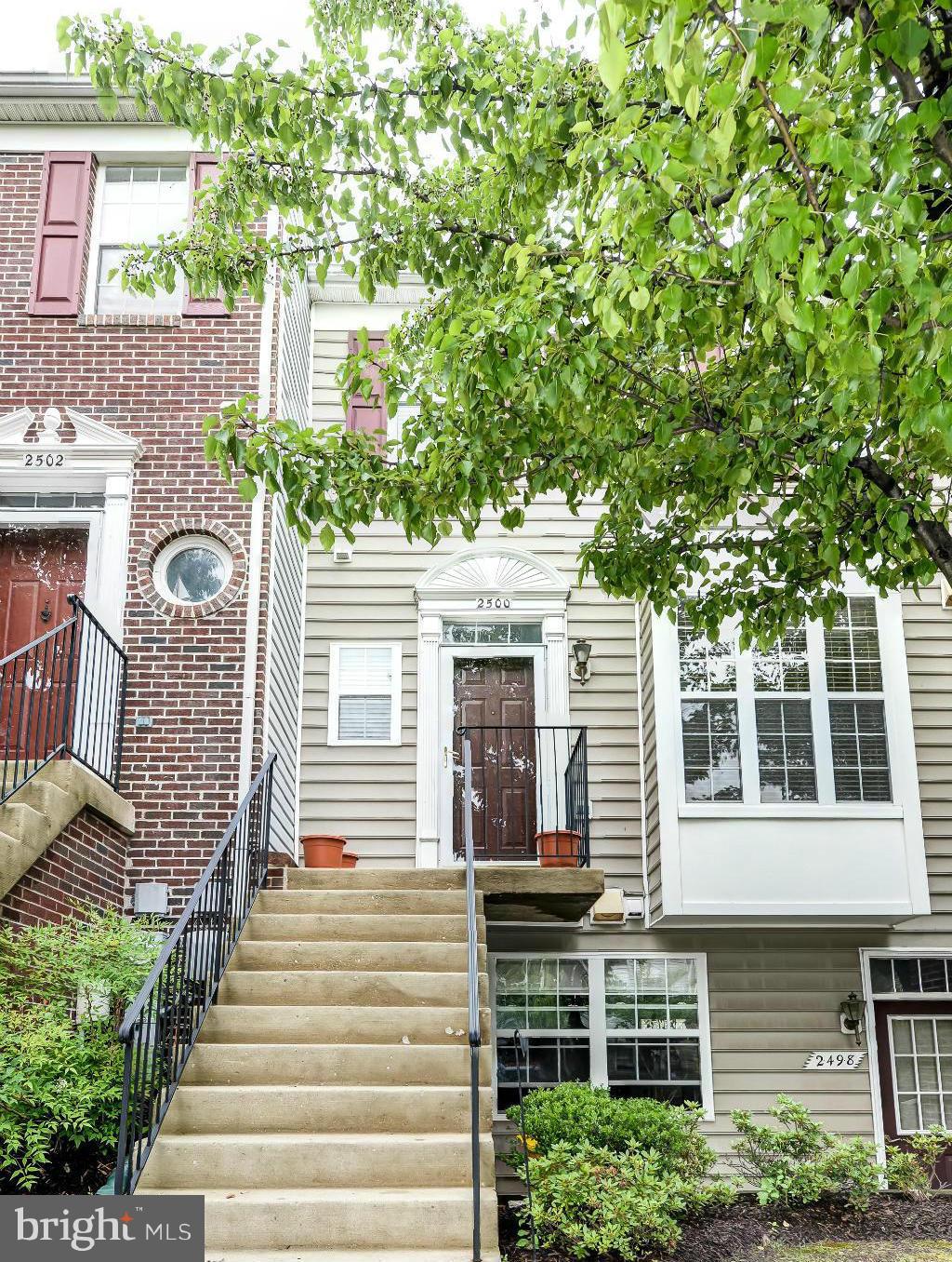 Bright & open 3BR/2.5BA condo in Crofton! Open floor plan w/ sep living & dining, & eat-in kitchen. Living room has fireplace w/ mantel & walk-out onto the back deck. Large mst bedroom w/ en suit bath + skylight. Main lvl half bath. 2 community pools, Close proximity to Waugh Chapel Towne Center, Rt. 3, I97, I495 & Rt. 50