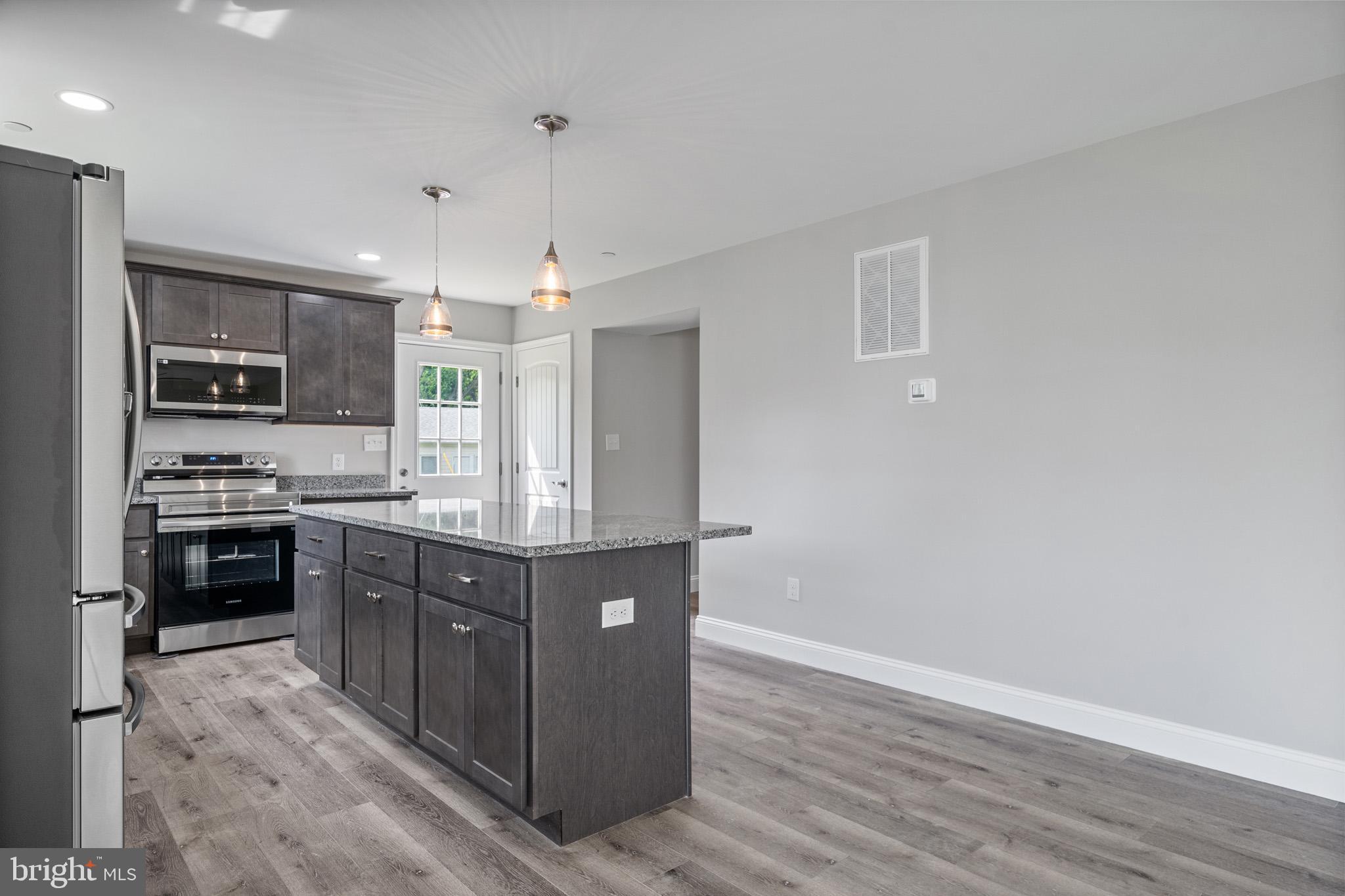 MILL POINT SHORES - Residential