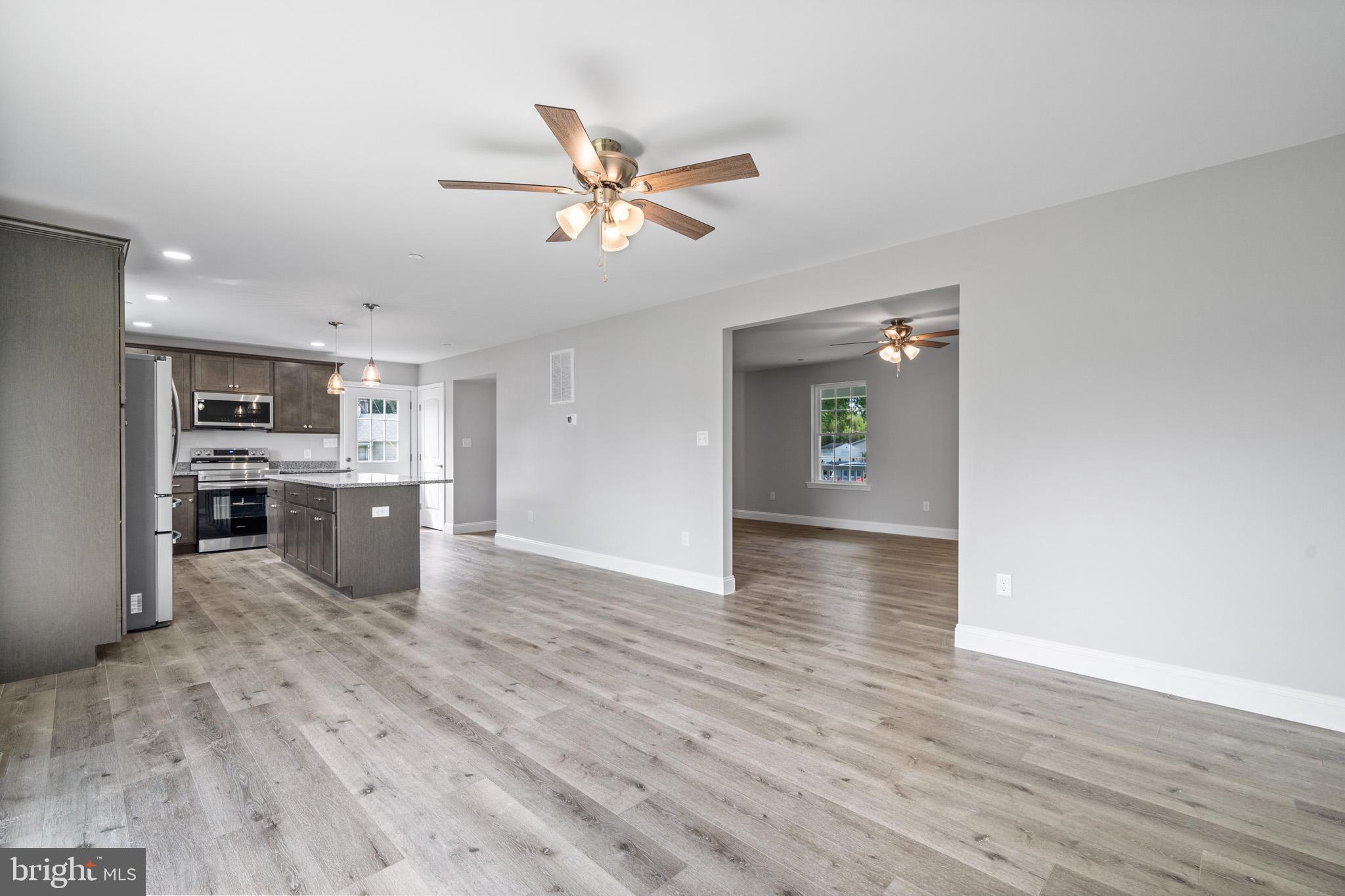 MILL POINT SHORES - Residential