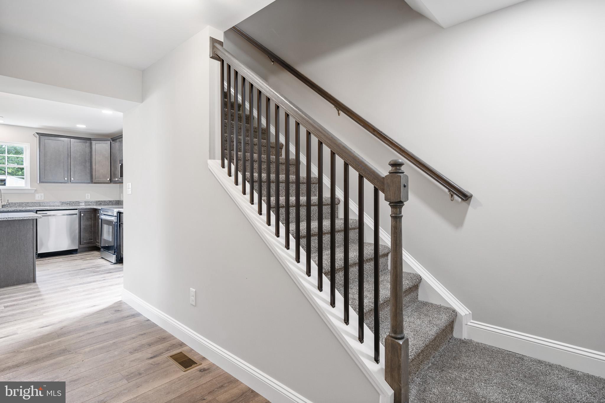 MILL POINT SHORES - Residential