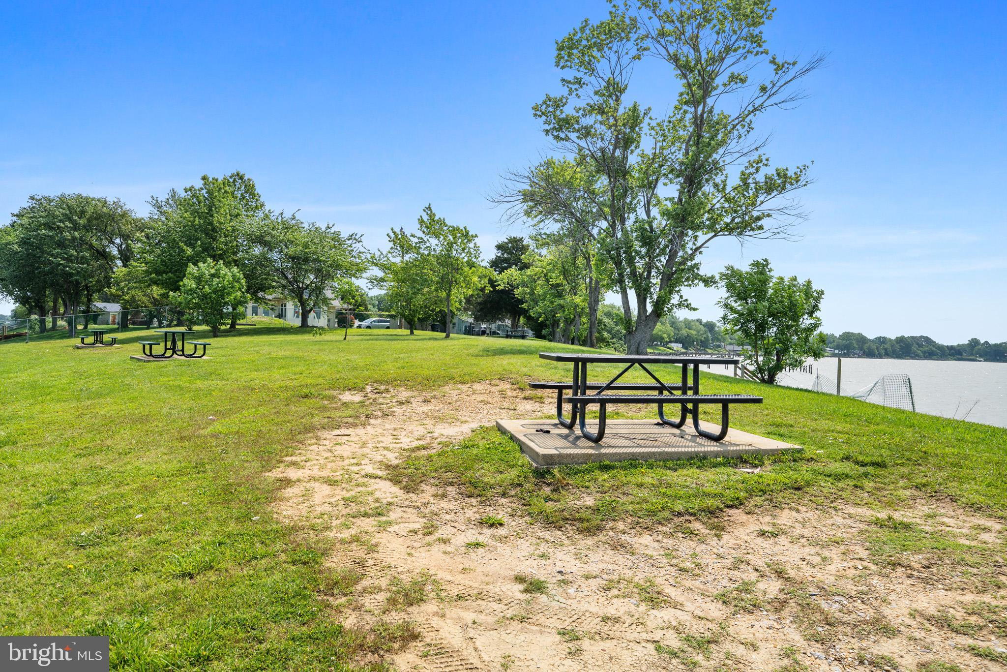 MILL POINT SHORES - Residential