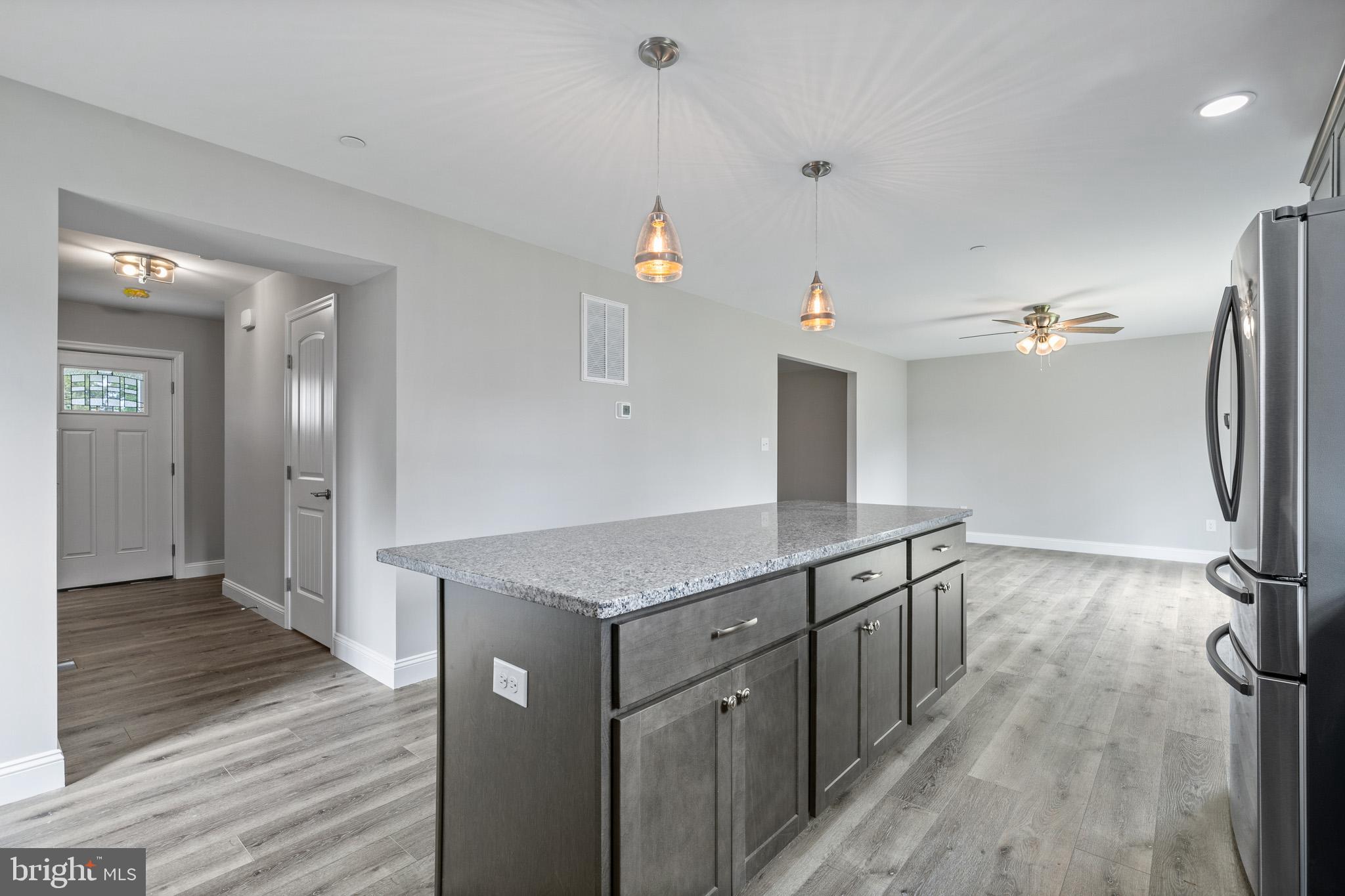 MILL POINT SHORES - Residential